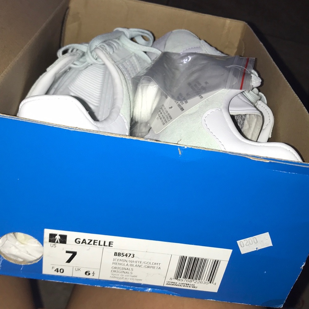 ADIDAS Gazelles Women’s Size 7! NEVER WORN! Mint